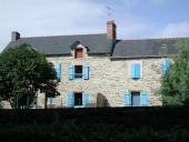 Alignement de maisons, place de l'Eglise (La Chapelle-de-Brain)