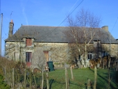 Alignement de deux maisons, le Madrid (Pipriac)