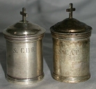 Ampoule à saint Chrême et ampoule à huile des catéchumènes