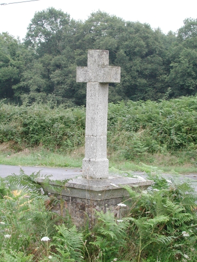 Croix de chemin, près du Bléheu  (Bains-sur-Oust)