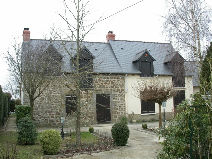 Alignement de deux maisons, la Bouhourdais (Saint-Domineuc)
