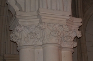 Les chapiteaux, deux clés de voûte et les culots de l'église