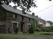 Alignement de maisons, les Traviaux (Sainte-Marie)