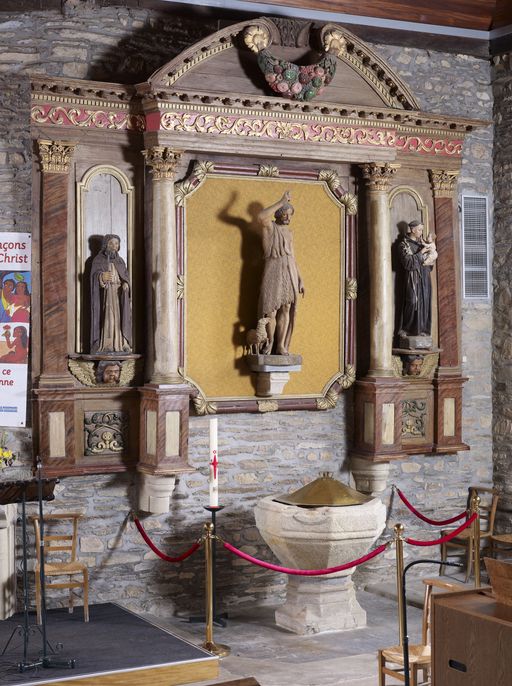 Ensemble de l'autel secondaire sud : autel, retable, tabernacle, tableau d'autel, église Saint-Hervé (Caro)