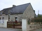 Maison, 18 rue des Ecoles, Saint-Nicolas-des-Eaux (Pluméliau fusionnée en Pluméliau-Bieuzy en 2019)