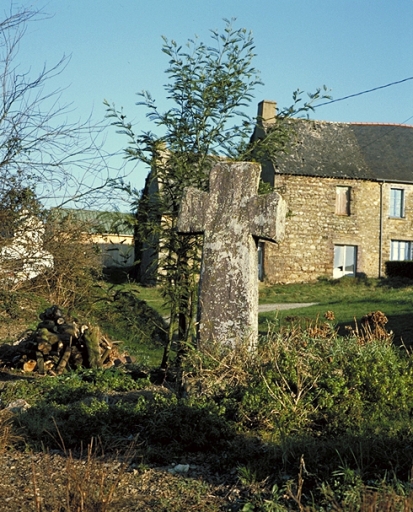 Croix de chemin, dite de Saint-Maure (Mernel)