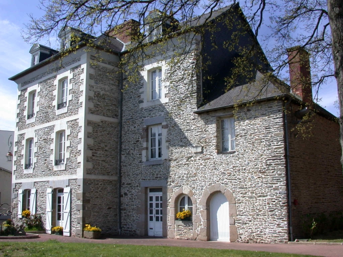 Presbytère, place de l'Eglise ; rue du Calvaire (Cesson-Sévigné)