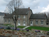 Mairie et écoles sur la commune de Brécé