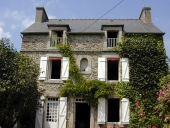 Maison de capitaine (?) dite Briseis, 33 à 35 rue du Révérend Père Lebret (Le Minihic-sur-Rance)