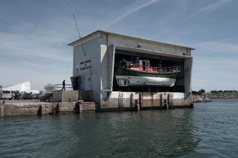 Station de sauvetage en mer, sise dans l'extrémité sud du quai sur la rivière d'Etel (Etel)