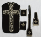 Ornement noir 2 : chasuble, manipule, étole, bourse de corporal, voile de calice (Campel fusionnée en Val d'Anast en 2017)