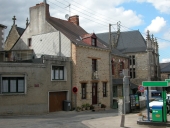 Maison, 3 place de l'Ancien Marché ; 8 rue de l'Abbé Crublet (Bais)