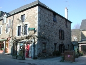 Maison à boutique, 10 avenue Philippe de Volvire (Sens-de-Bretagne)