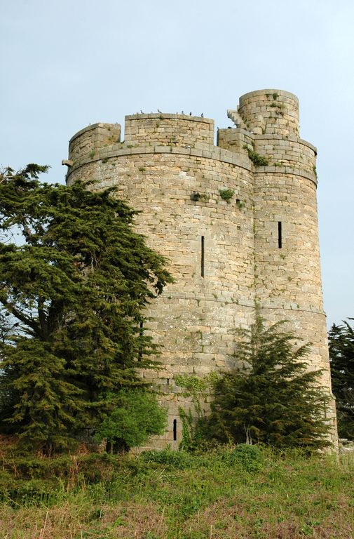 Tour d'observation et d'artillerie, fanal des Hébihens (Saint-Jacut-de-la-Mer)