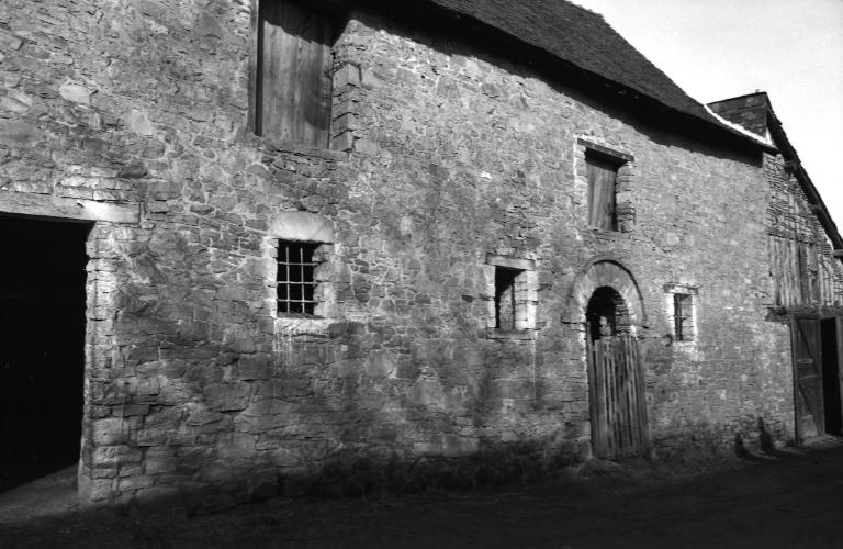 Les maisons et fermes de la commune de Bourg-des-Comptes