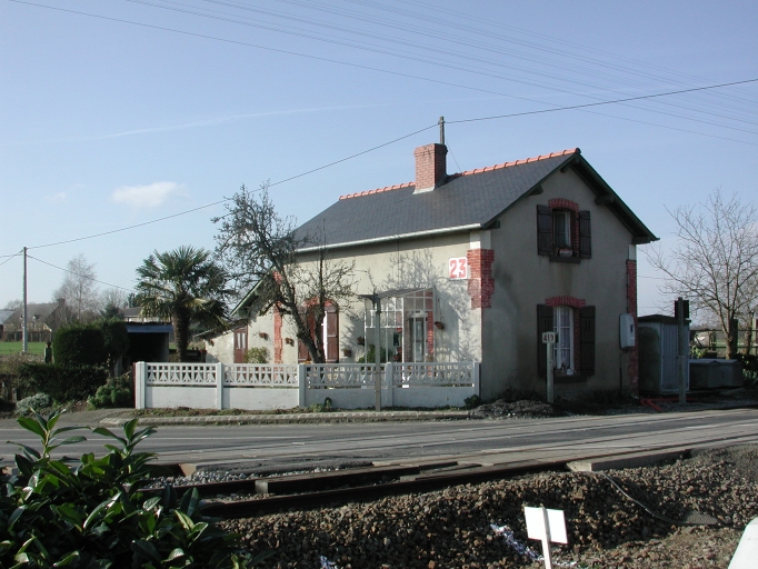 Maison de garde barrière, les Landelles (Lourmais)