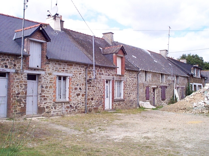 Alignement de maisons, la Ville Basse (Saint-Malo-de-Phily)