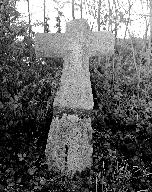Stèle christianisée, au village (Plounévez-Lochrist)