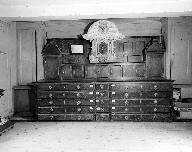 Meubles de rangement pour objets liturgiques, église paroissiale Sainte-Édiltrude (Tréflez)