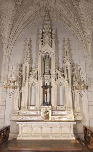 Ensemble du maître-autel : autel, tabernacle, 3 gradins d'autel, retable, degrés d'autel