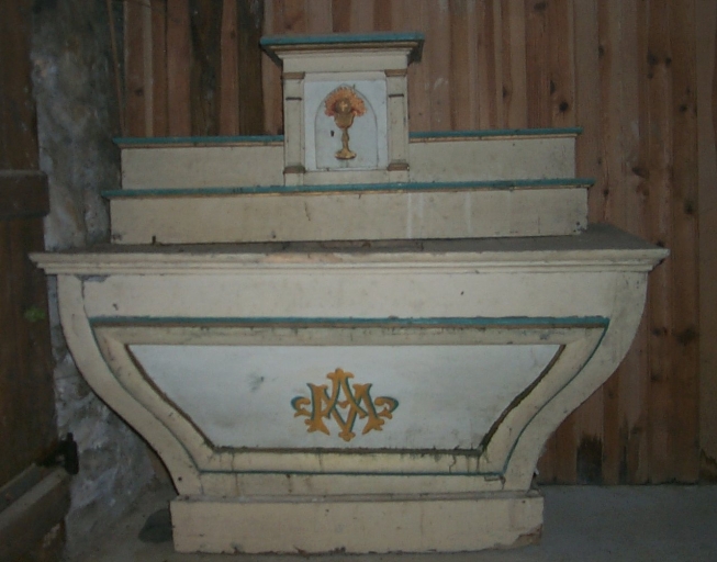 Autel secondaire : autel, tabernacle, 2 gradins d'autel