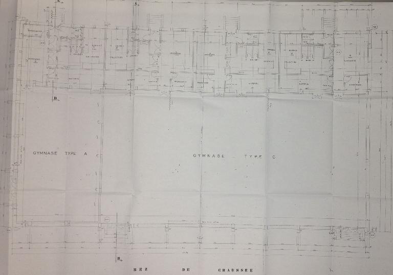Gymnase du lycée La Fontaine des Eaux, 48 promenade de la Fontaine des Eaux (Dinan)
