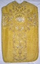 Ornement doré : chasuble et voile de calice