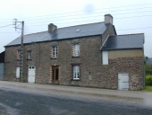 Alignement de maisons, Cossinade (Saint-Thurial)