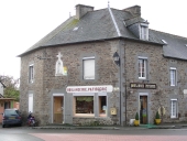 Maison, 5 place des 4 frères de Villèle (Miniac-Morvan)