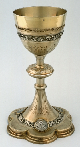 Ensemble 1 : calice et patène dans leur boîte