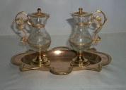 Ensemble 7 d'un plateau à burettes et de 2 burettes