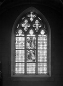 Verrière (verrière hagiographique) (baie 3), ancienne collégiale, actuellement église Sainte-Marie-Madeleine (Champeaux)
