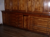 Meubles de sacristie 1 : chasublier, armoire, confessionnal