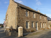 Maison et ferme, rue de la Mairie (Saint-Guinoux)