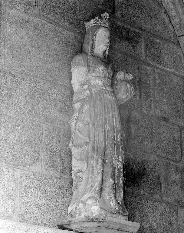 Statue 1 : Vierge à l'Enfant, église paroissiale Saint-Pierre (Plounévez-Lochrist)