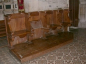 Décor de choeur : lambris de demi-revêtement et 15 stalles