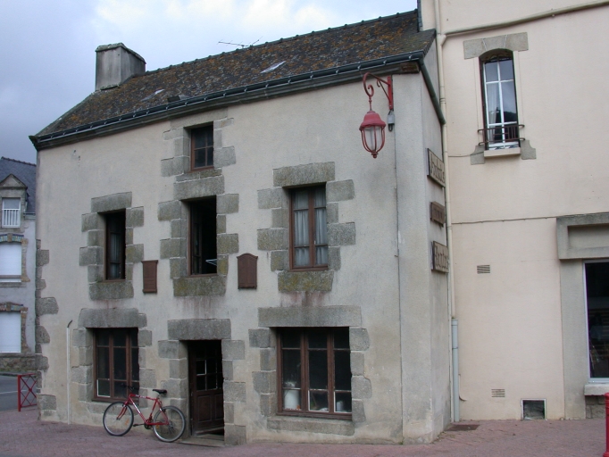 Maison, 4 place Jean-Marie Onno (Pluméliau fusionnée en Pluméliau-Bieuzy en 2019)