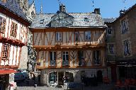 Maison, 1 place Henri IV ; place Saint-Pierre (Vannes)