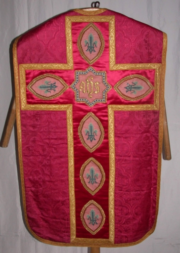 Ornement rouge 2 : chasuble