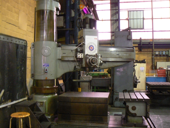 Machine à percer (perceuse à colonne)