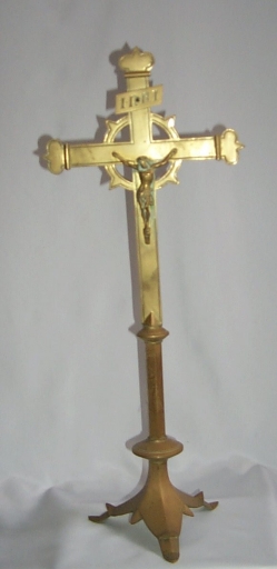 Garniture d'autel 3 : croix d'autel, 8 chandeliers d'autel