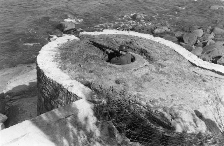 Bunker - poste d'observation et de tir dit Tobruk-Stand Est, Fort Bloscon (Roscoff)