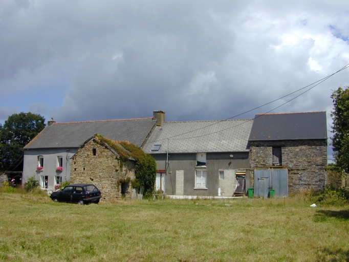 Alignement de deux fermes, la Noë (Maxent)