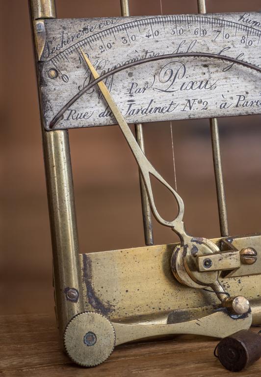 Présentation de la collection d'instruments scientifiques du lycée Émile Zola, Avenue Jean Janvier (Rennes)