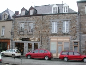 Maisons associées, 16-18 place Albert Parent ; 17 rue des Champs (Combourg)