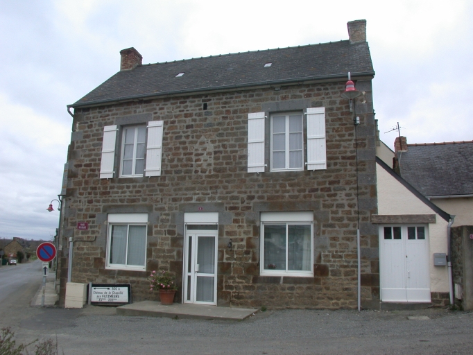 Maison, place de l'Eglise (La Chapelle-aux-Filtzméens)