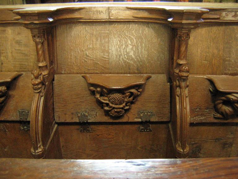 Cathédrale Saint-Tugdual : stalle 35