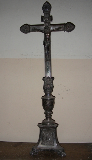 Garniture d'autel : 10 Chandeliers d'autel et 2 croix d'autel