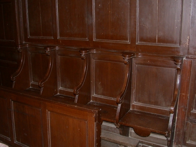 Stalles et lambris de demi-revêtement