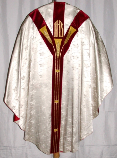 Ornement blanc 1 : chasuble